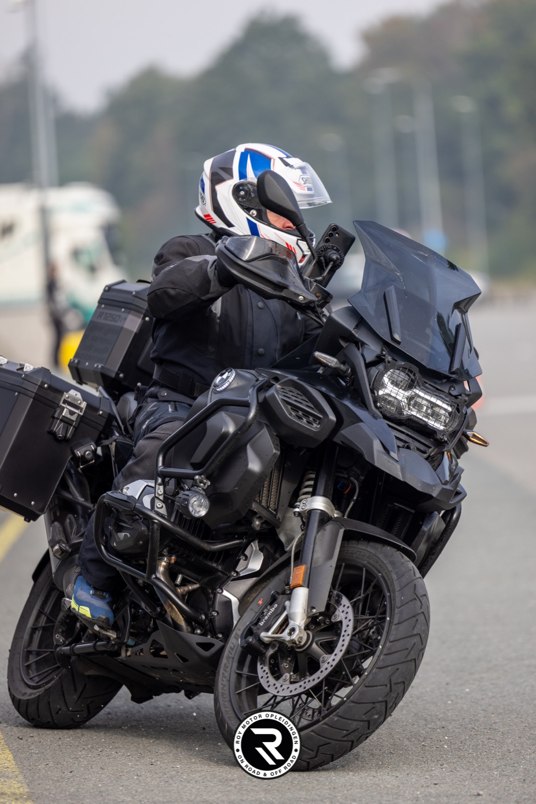 Hugo Mary op zijn BMW R 1250 GS Adventure tijdens een oefening